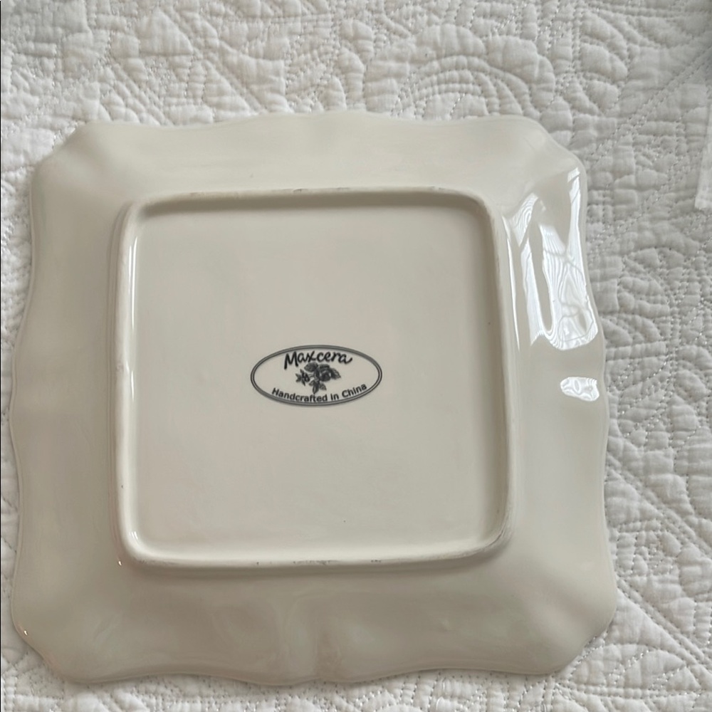 Charming Rabbit Design Decorative Plate - Picture 2 of 3